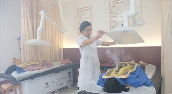 懷化市婦幼保健院 “三伏貼” 預(yù)熱貼開(kāi)貼 火龍灸同步上線(xiàn) —— 冬病夏治正當(dāng)時(shí)